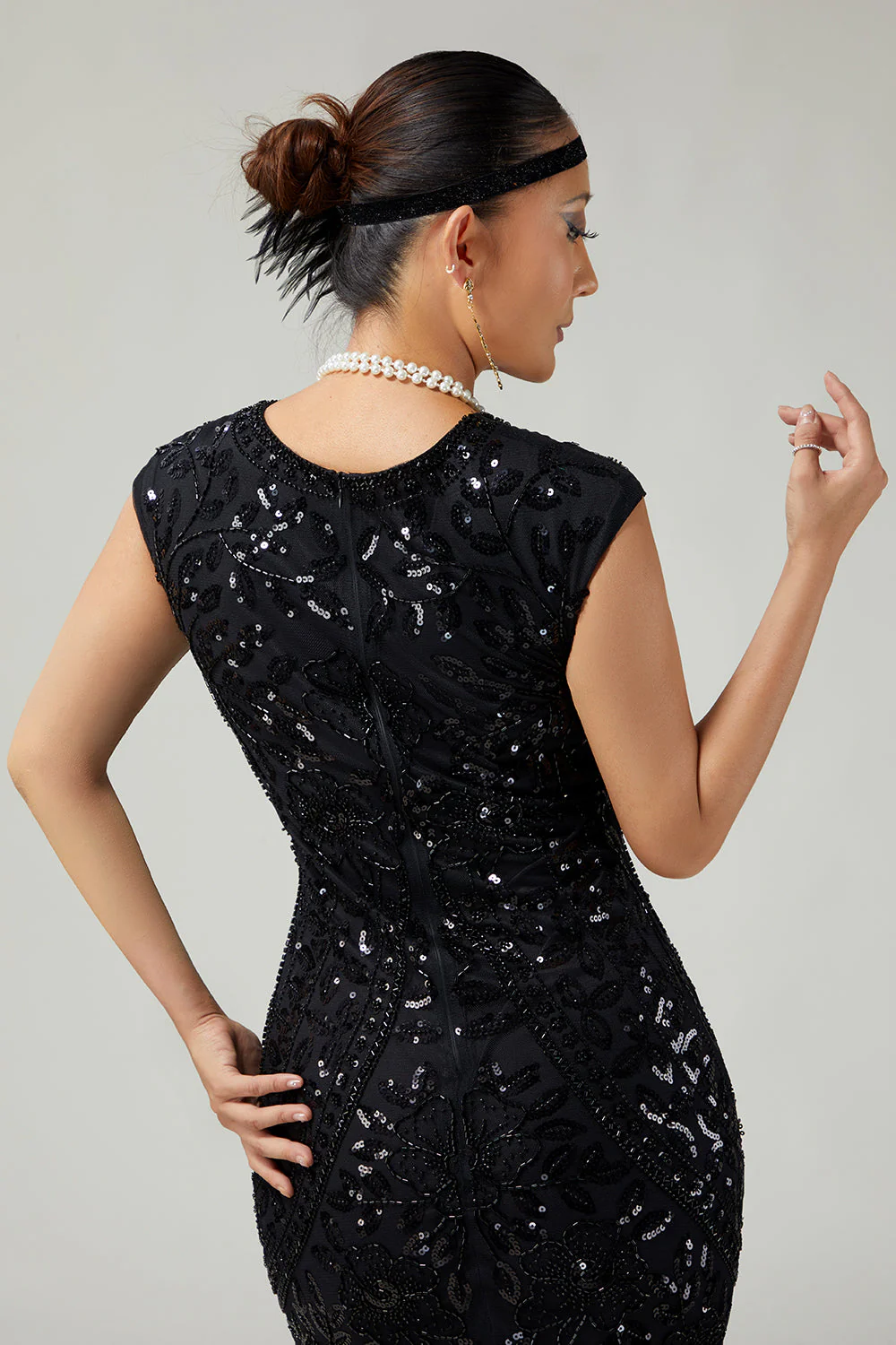 Black Bodycon Sequins Fringed 1920s Dress With 5-Piece Accessories Set - Image 5