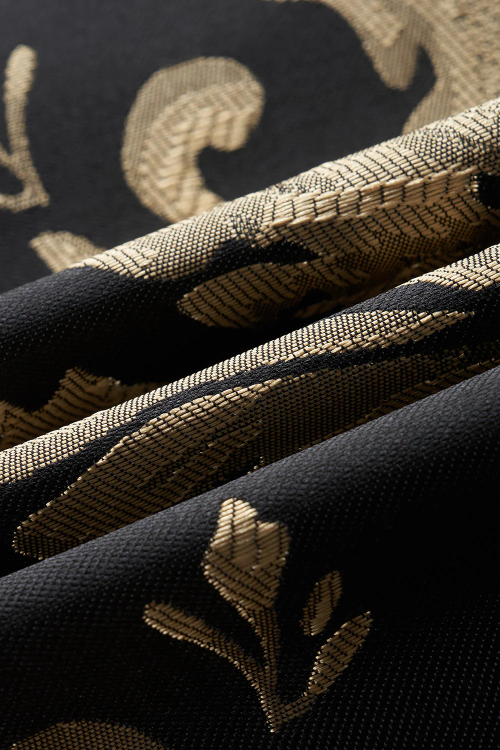 Black Golden Embroidery Men's Blazer - Image 4