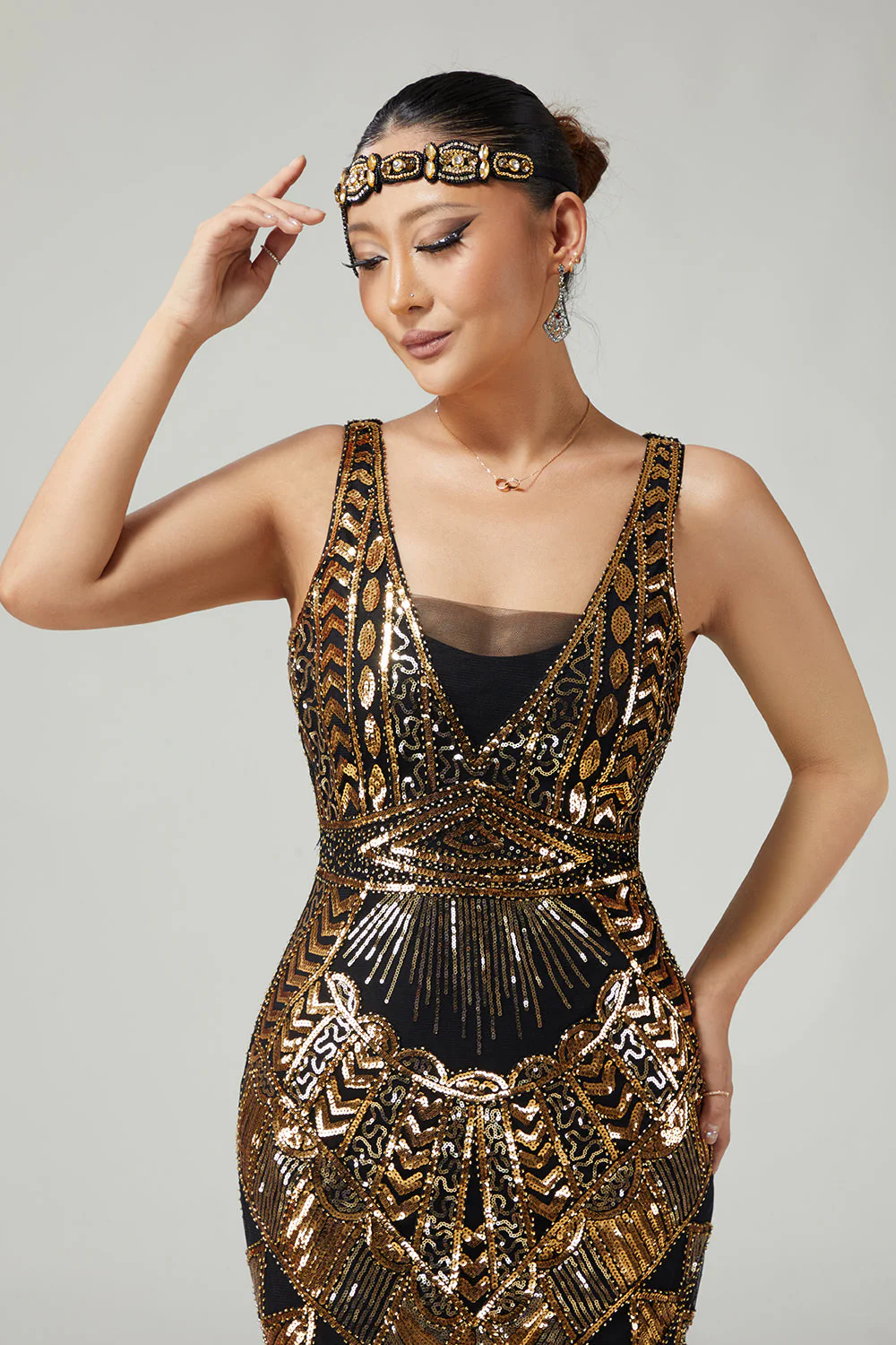 Black Golden Sequined 1920s Dress With Fringes - Image 4