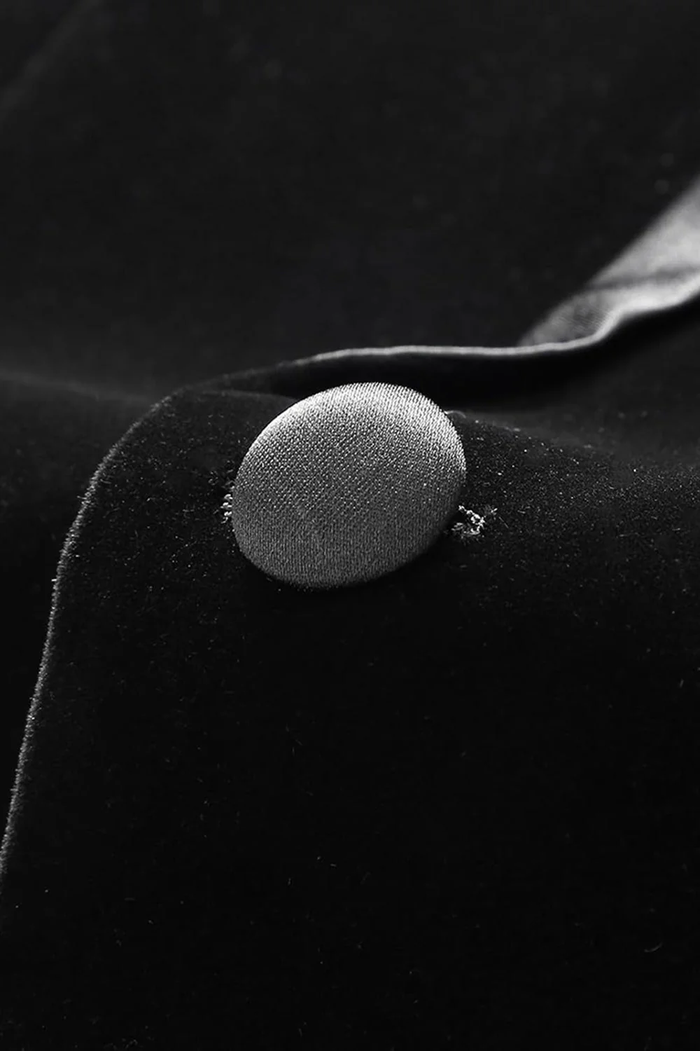 Black Velvet Peaked Lapel Formal Blazer - Image 3