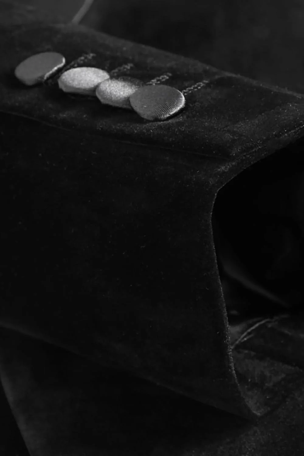 Black Velvet Peaked Lapel Formal Blazer - Image 4