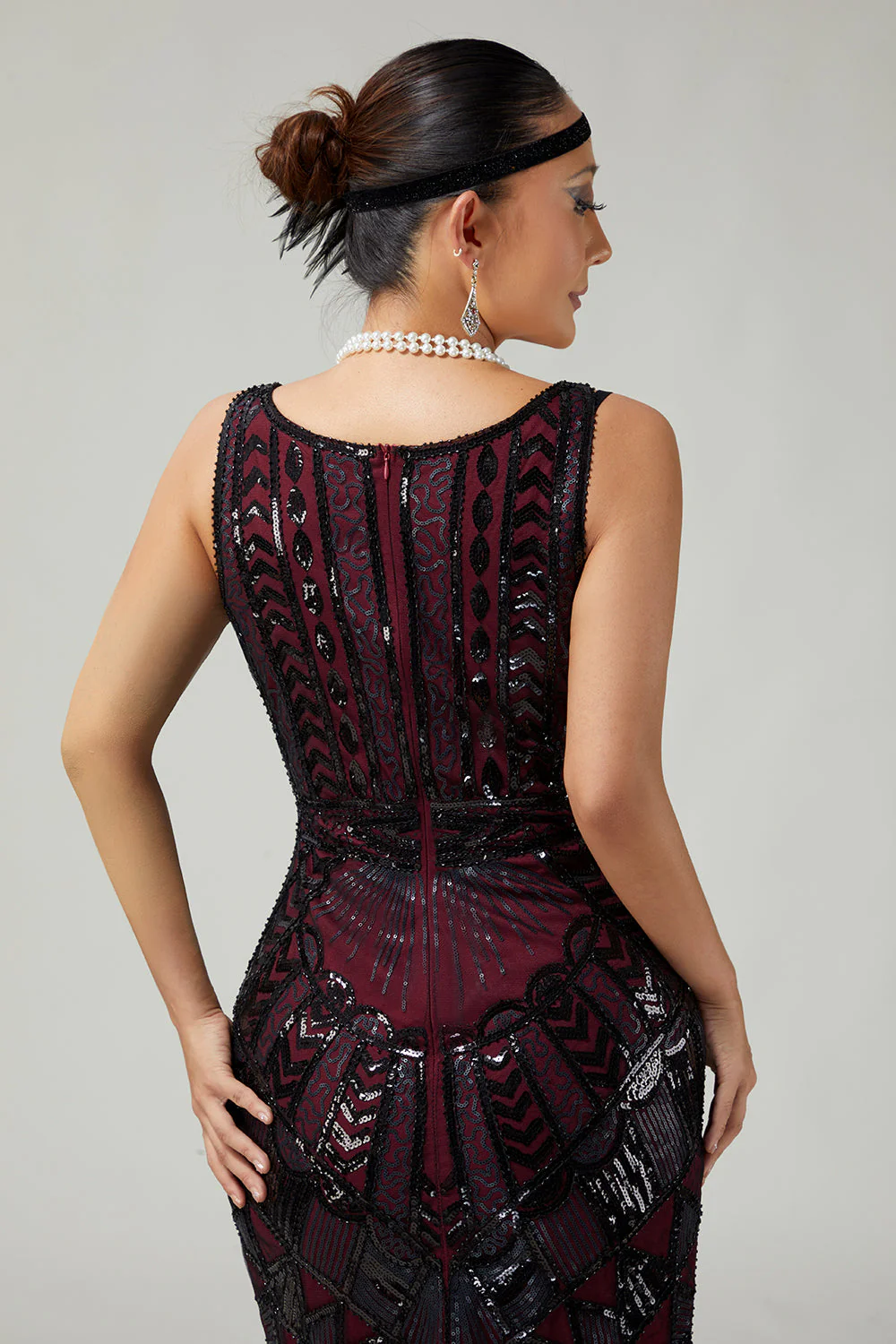 Burgundy Sequin Fringed Bodycon 1920s Dress With 5-Piece Accessories Set - Image 5