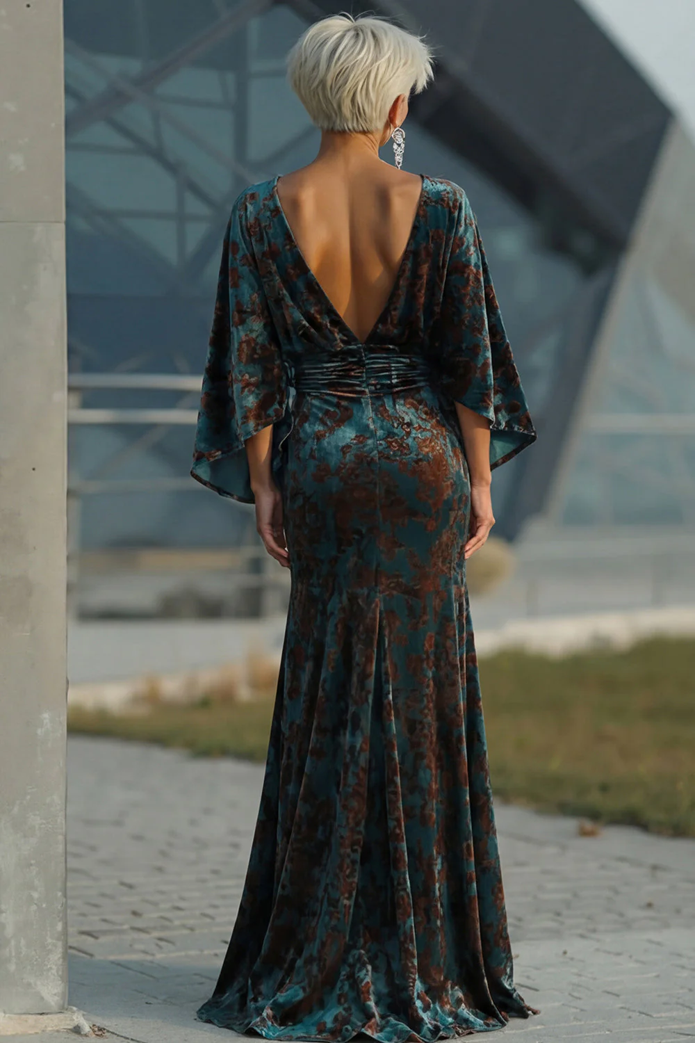 Dark Green Sheath Flared Sleeves Ruched Mother of the Bride Dress with Pockets - Image 2