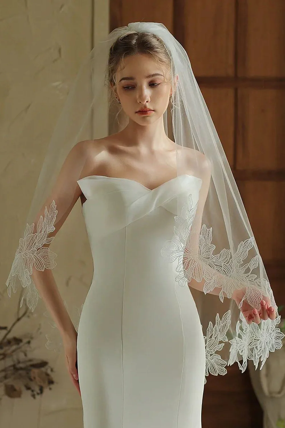 Ivory Floral Midi Wedding Veil with Appliques - Image 3