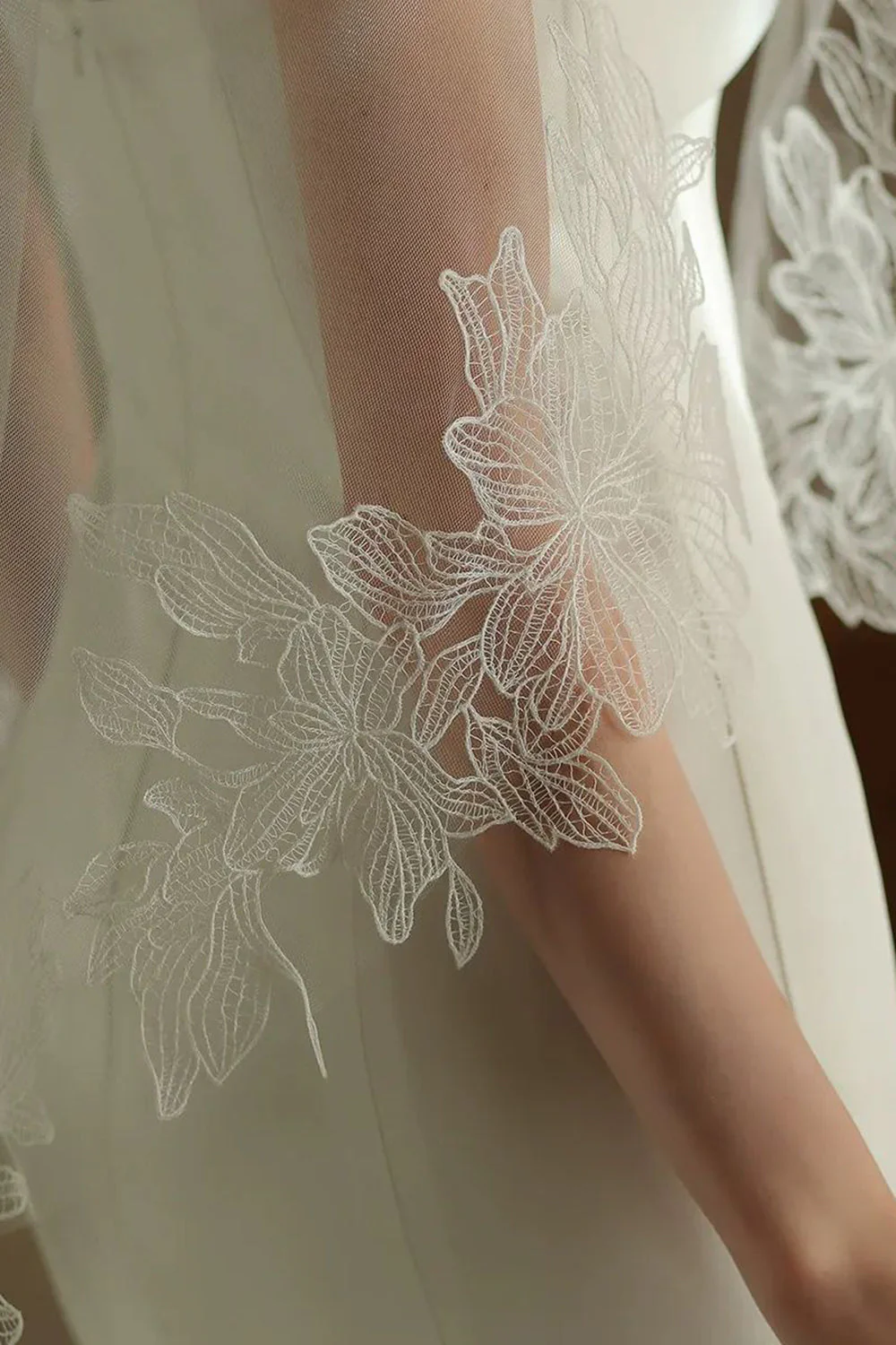 Ivory Floral Midi Wedding Veil with Appliques - Image 5