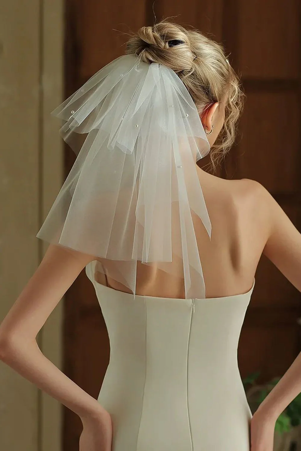 Ivory Short Tulle Bridal Veil with Pearls - Image 2