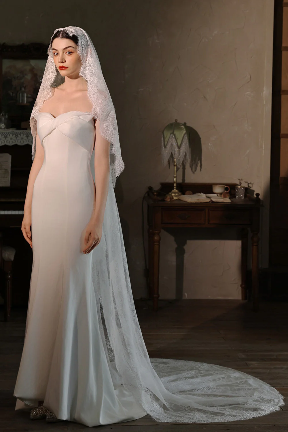 One Tier Ivory Long Lace Wedding Veil - Image 2