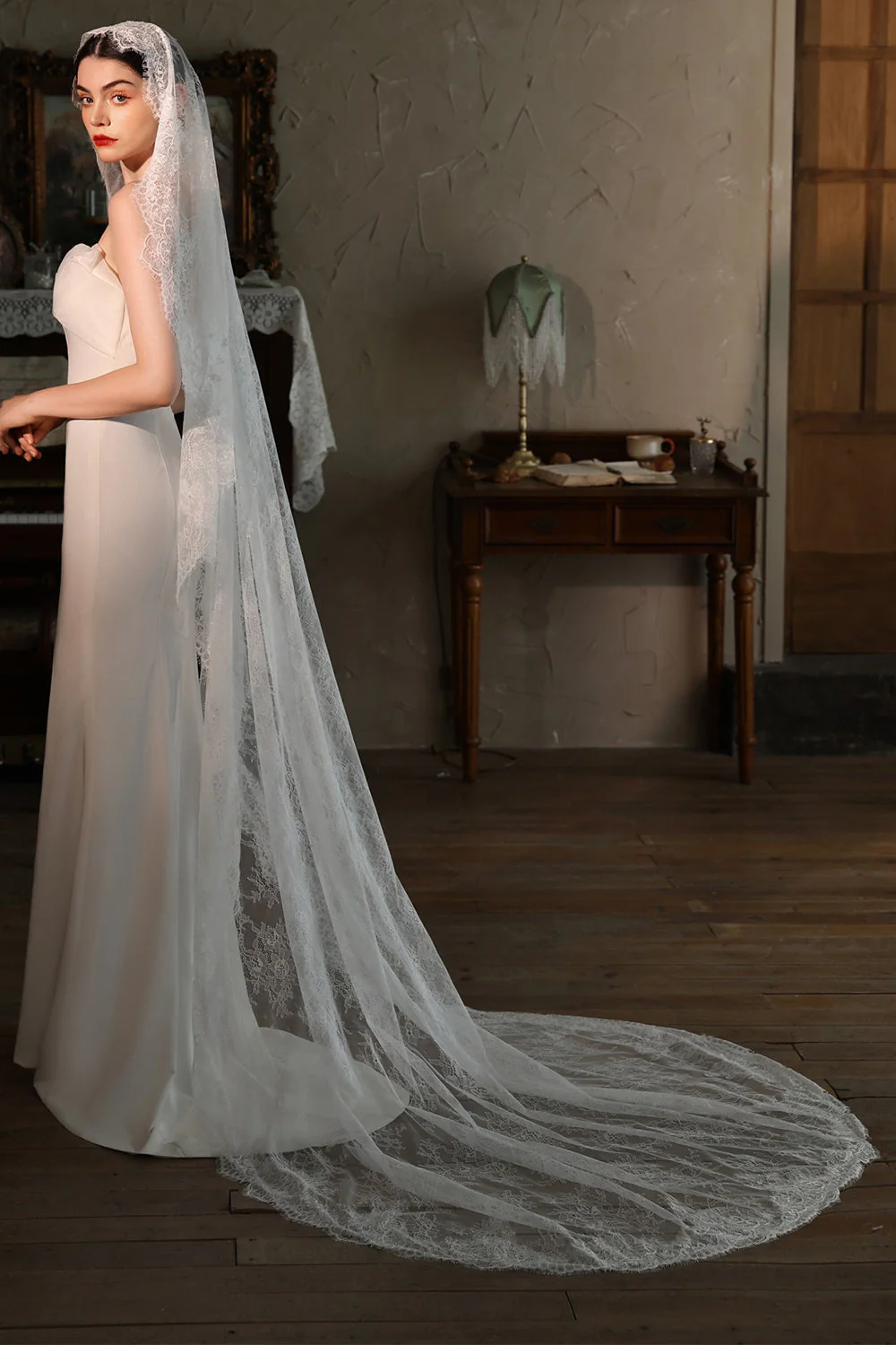 One Tier Ivory Long Lace Wedding Veil - Image 3