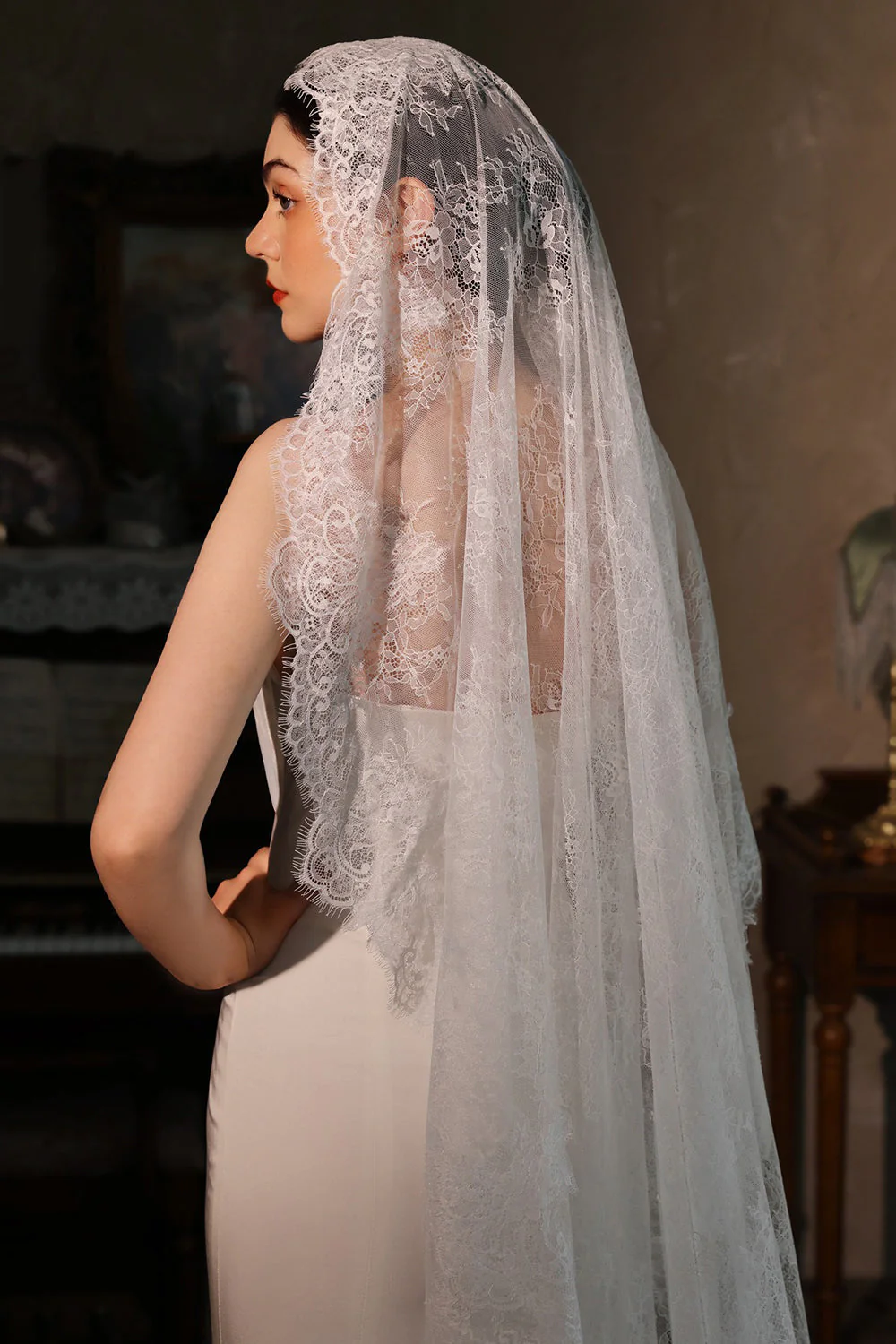 One Tier Ivory Long Lace Wedding Veil - Image 4