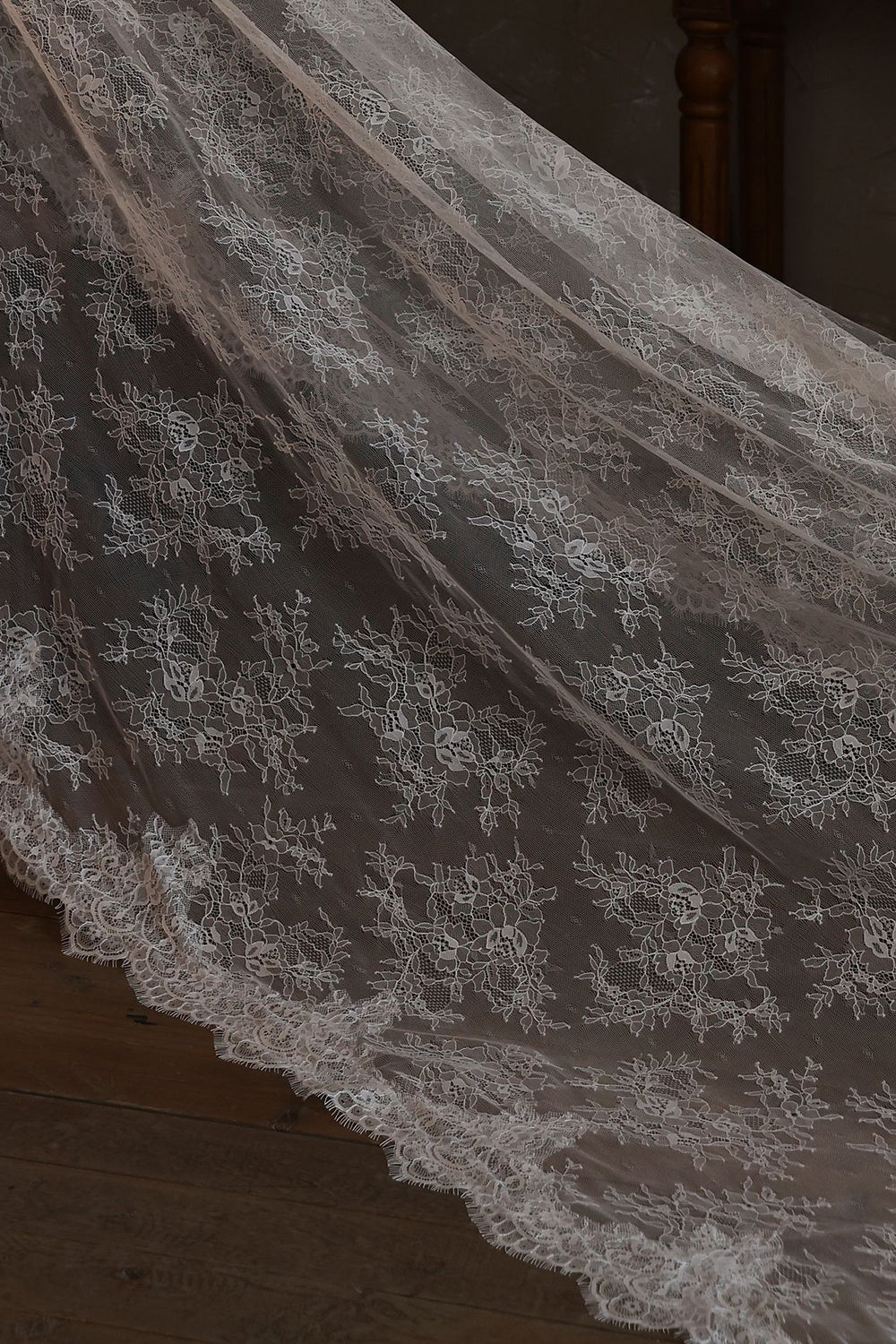 One Tier Ivory Long Lace Wedding Veil - Image 6
