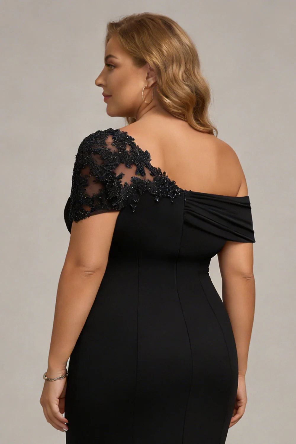 Plus Size Black Mermaid Ruched Asymmetrical Mother of the Bride Dress - Image 4