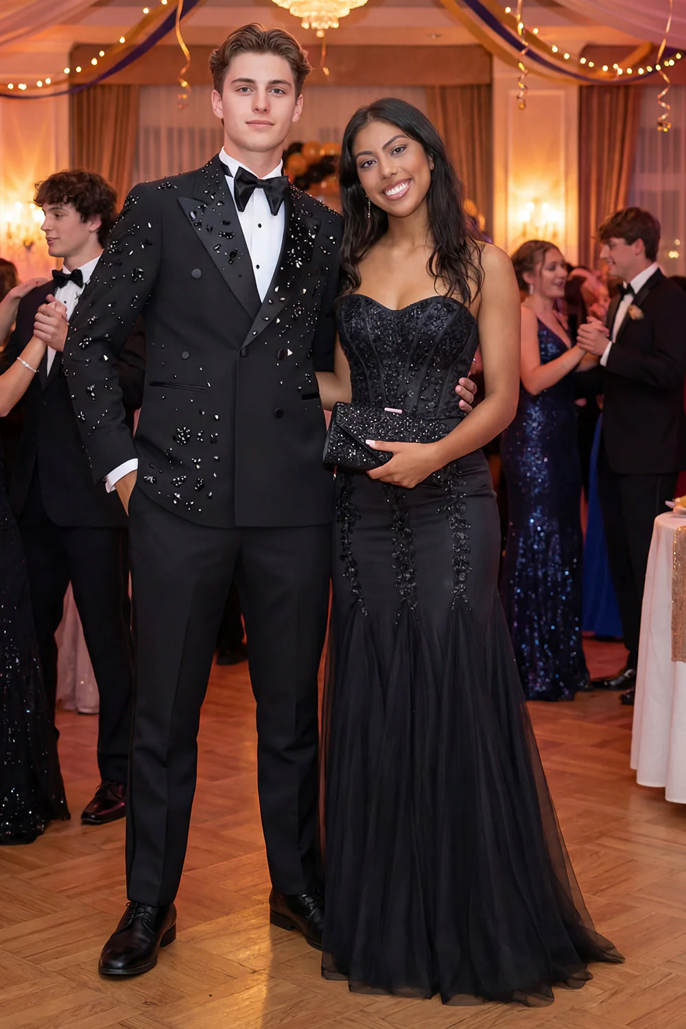 Sparkly Black Beaded Peaked Lapel Double Breasted 2-piece Men's Prom Suits - Image 4