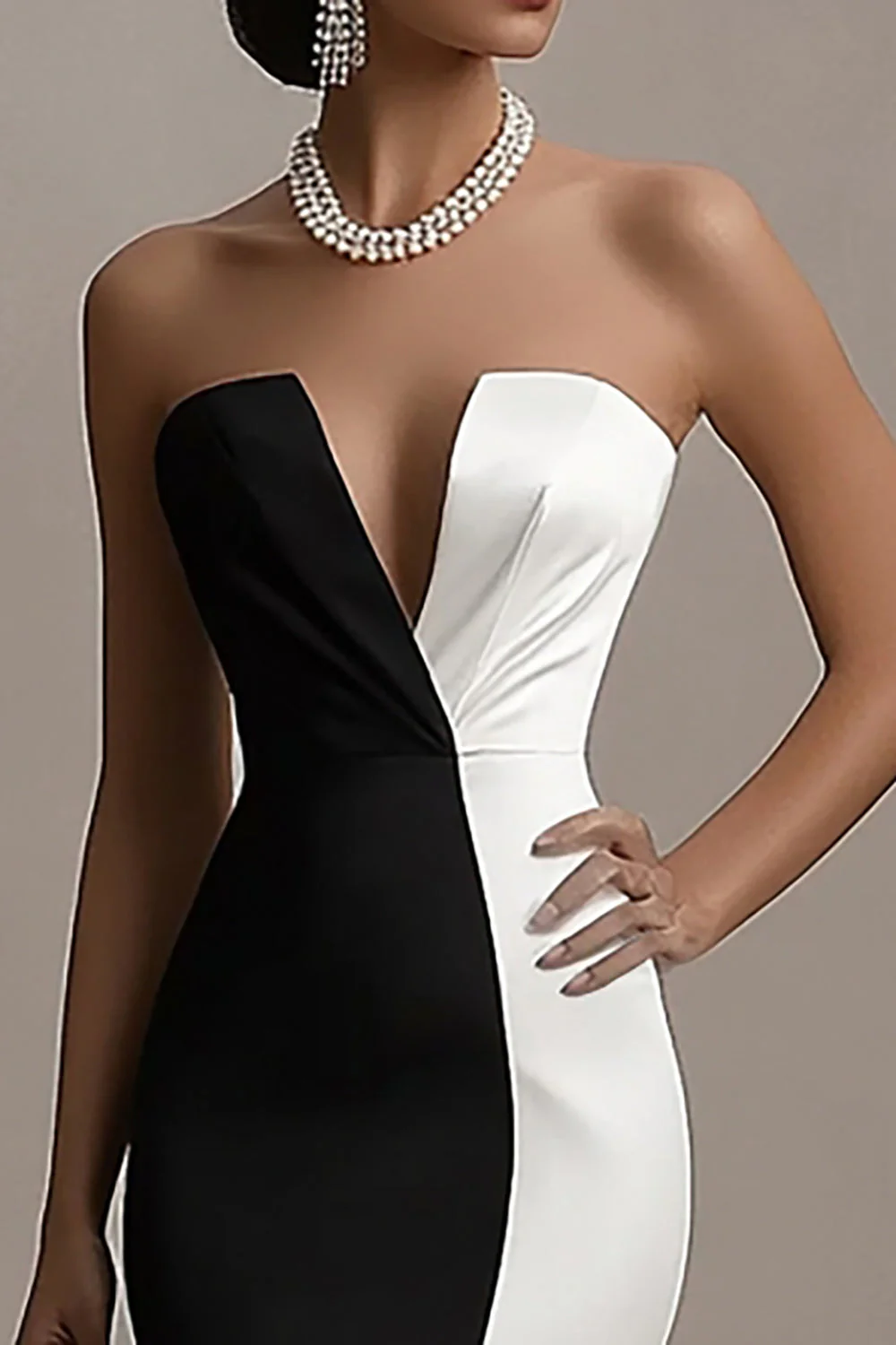 Strapless Black And White Mermaid Evening Dress with Slit - Image 2