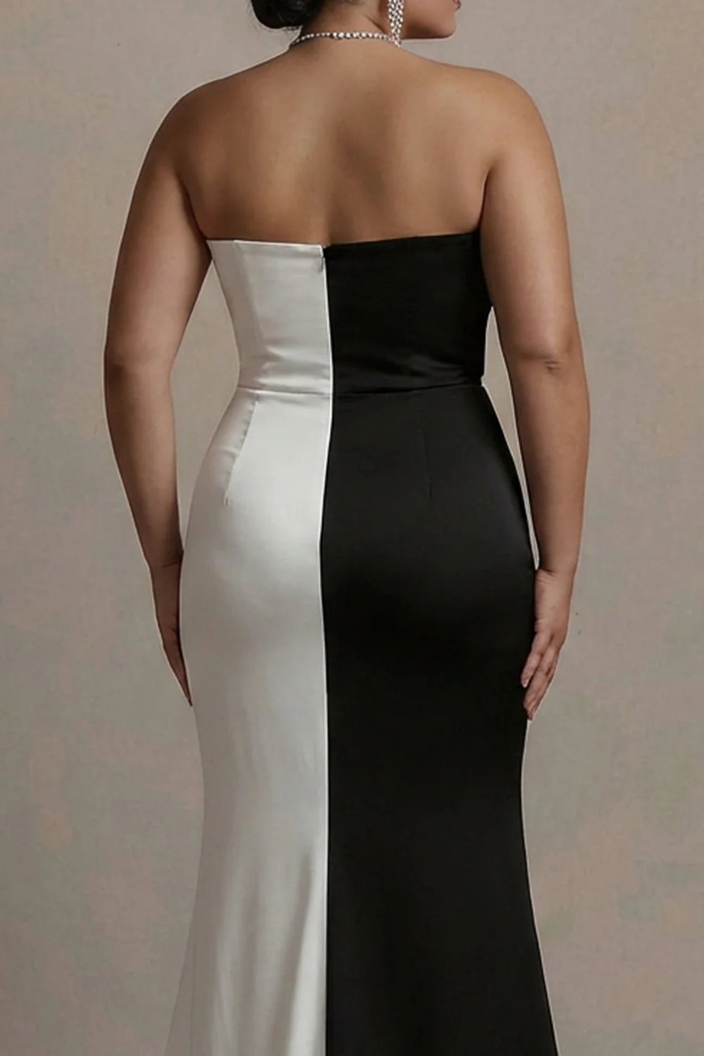 Sweetheart Sheath Black and White Plus Size Long Evening Dress with Slit - Image 4