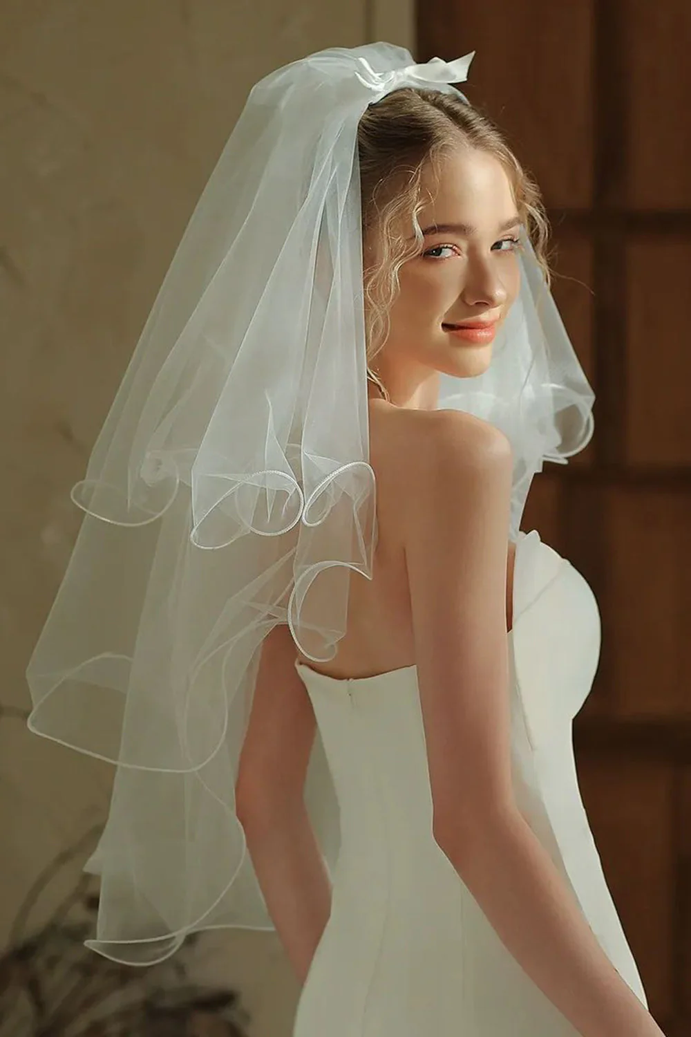 Tulle Ivory Short Bridal Veil with Bow - Image 3