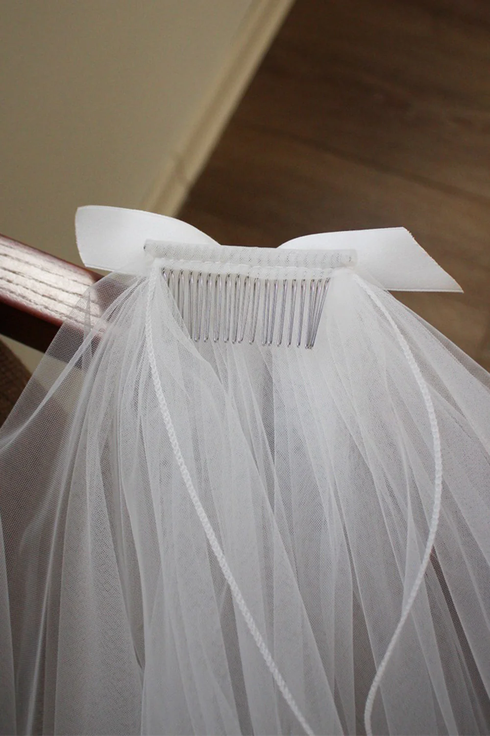 Tulle Ivory Short Bridal Veil with Bow - Image 5